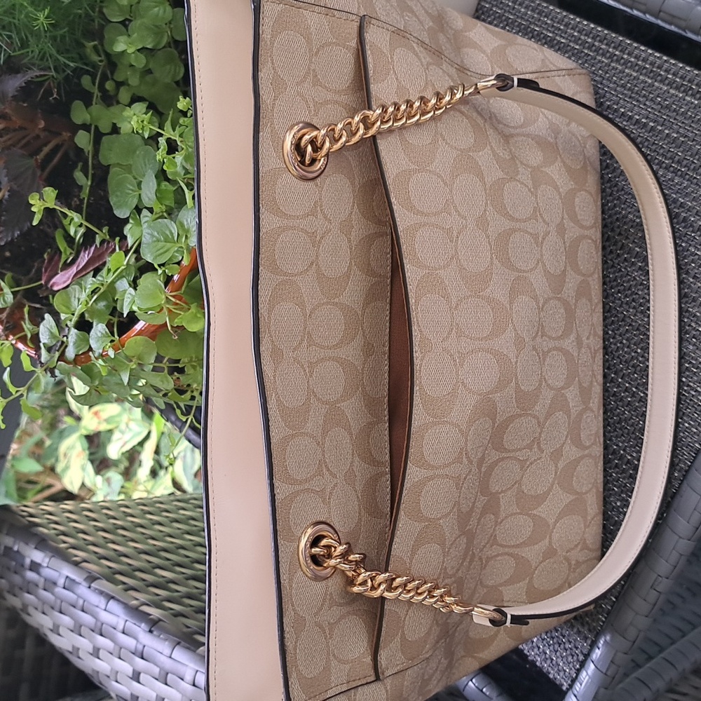 Coach Marlie C1565 Shoulder bag with Gold Chains and Leather Handles EC Like NEW - Picture 3 of 9